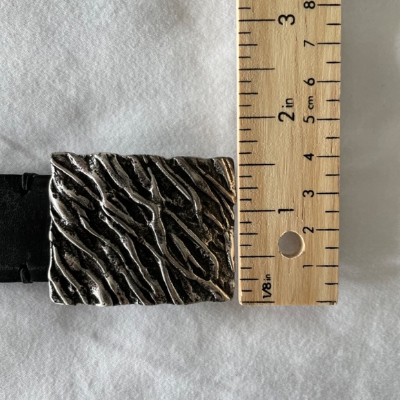 Tom Ford Men’s Leather Belt with Custom Designed Buckle. - Picture 2 of 10